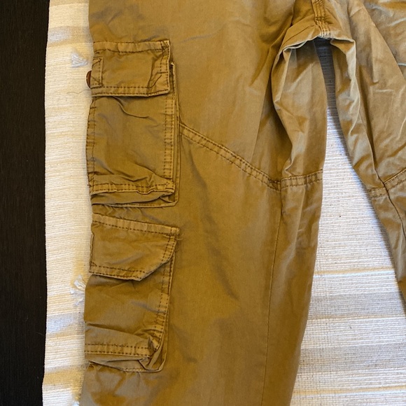 Lions crest cargo pants.  Size 34x32 color khaki. Straight fit - Picture 3 of 8